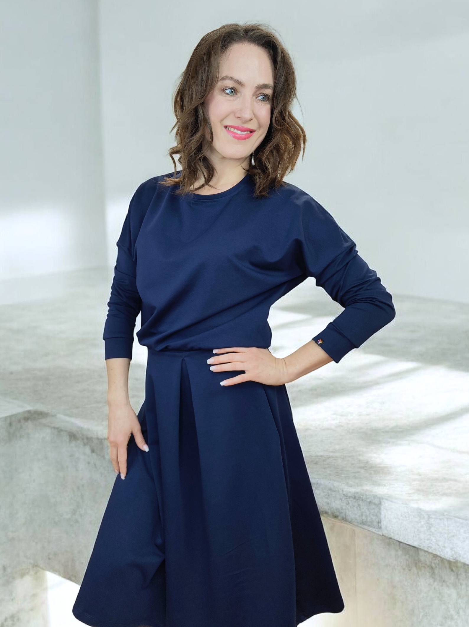 jednobarevná midi sukně do pasu LESLIE NEW tmavě modrá detail střihu